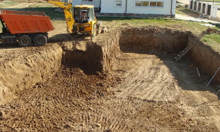 Рытье котлованов под фундамент в Магнитогорске – цена от 2615 руб. за м3 | 2Землекопа-Мгн